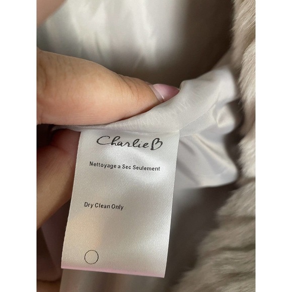 Charlie B Faux Fur Puffer Vest Chevron Zip Front GORGEOUS Super Soft Size M Med - Picture 6 of 7